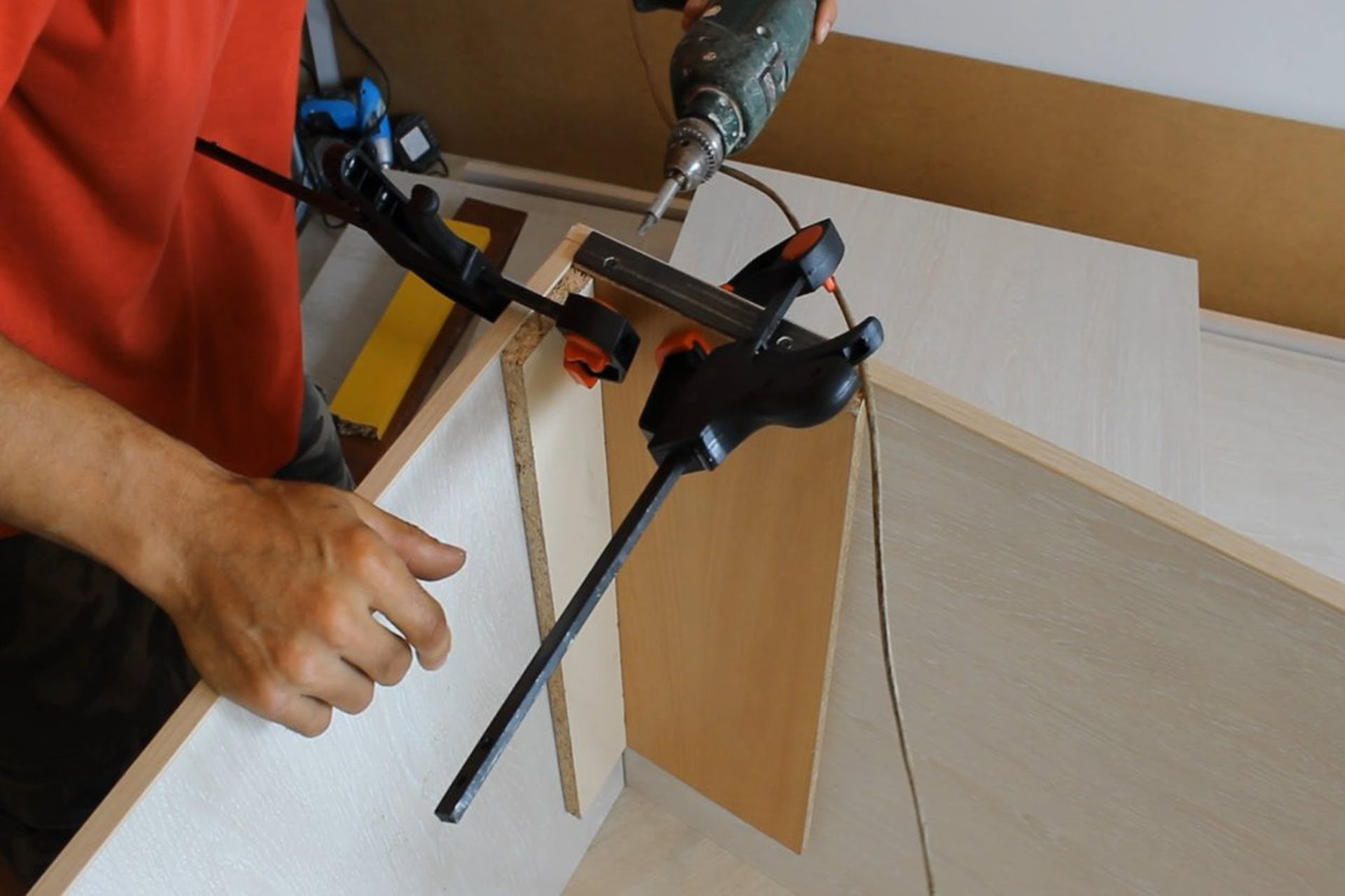 Как сделать встроенный шкаф купе из гипсокартона своими руками (видео)